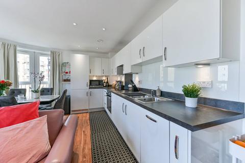 2 bedroom flat to rent, Ruby Court, Purley Way, Croydon, CR0
