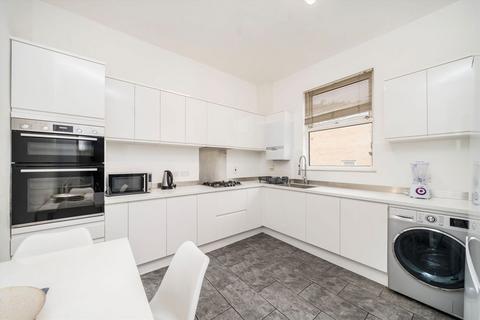 3 bedroom flat for sale, Wandsworth Road, London SW8
