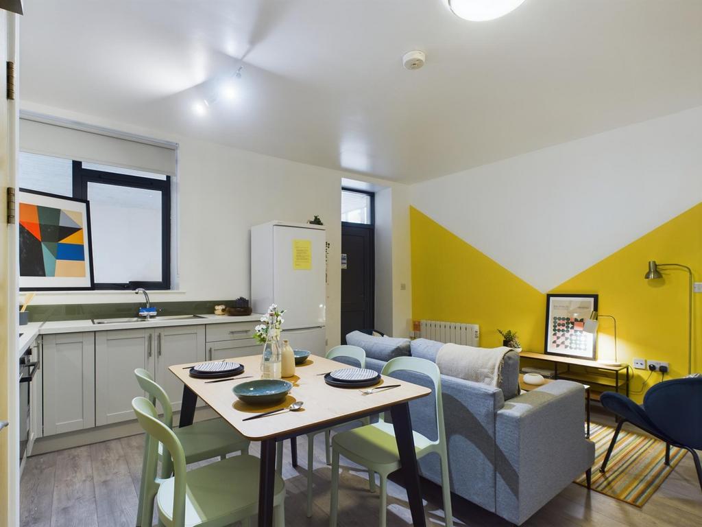 A spacious and inviting large modern living roo...