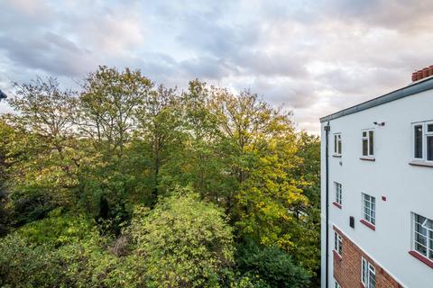 undefined, The Woodlands, London