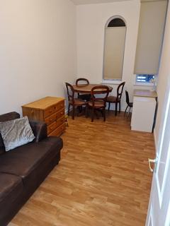 2 bedroom flat to rent, Flat ,  Wilbraham Road, Chorlton, Manchester