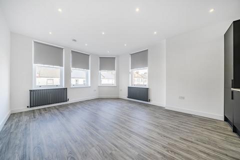 2 bedroom flat to rent, Rippolson Road, London, SE18