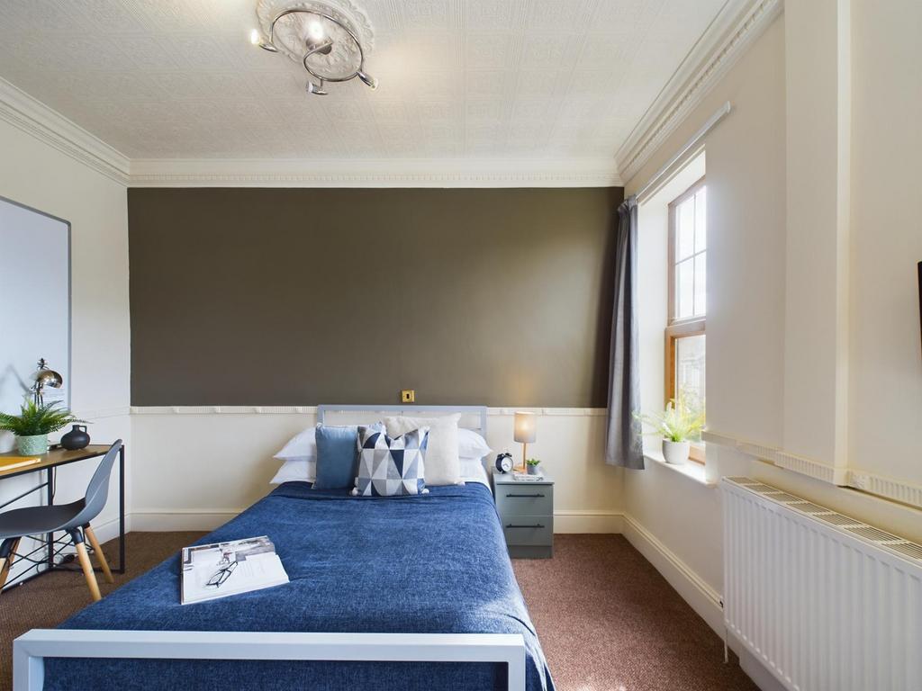 A bright and inviting double bedroom, perfect f...