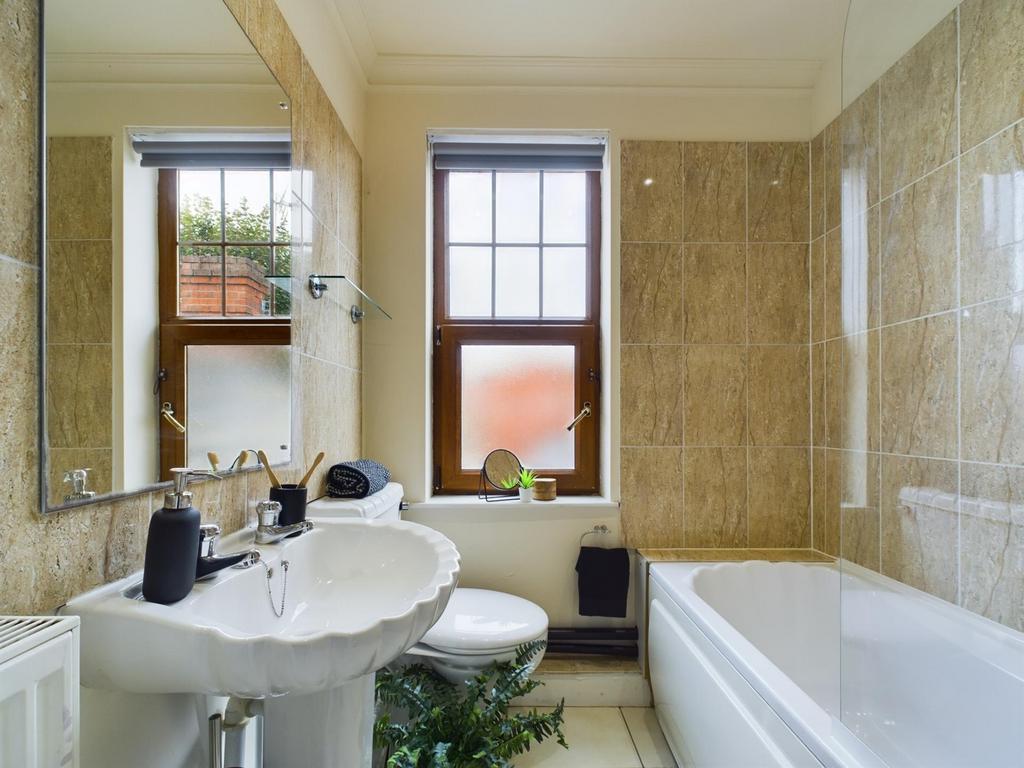 A spacious and well-maintained large bathroom f...