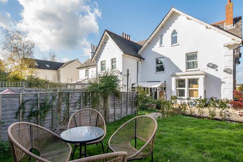 2 bedroom apartment for sale, Courtland Road, Wellington