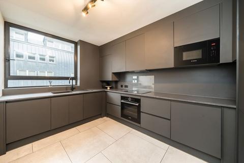 3 bedroom flat to rent, Anhalt Road, London SW11