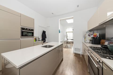 3 bedroom apartment for sale, Langhorne Street,  London, SE18