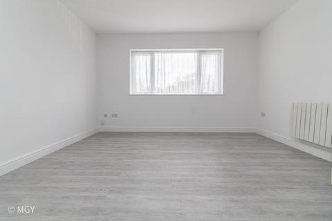 2 bedroom flat to rent, Church Road, Barry CF63