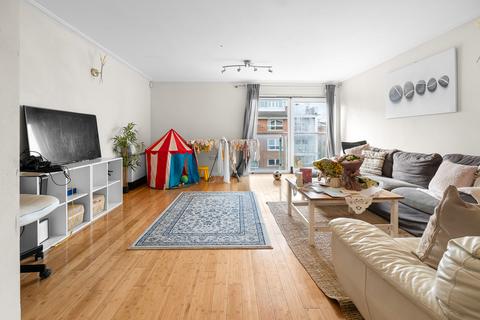 3 bedroom apartment for sale, Capri House, Lynton Court, Cardiff