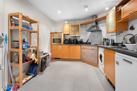 3 bedroom apartment for sale, Capri House, Lynton Court, Cardiff