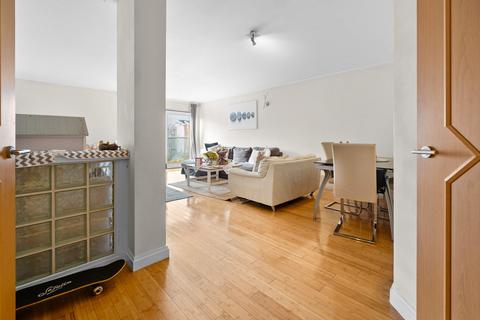 3 bedroom apartment for sale, Capri House, Lynton Court, Cardiff