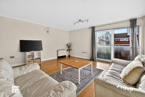 3 bedroom apartment for sale, Capri House, Lynton Court, Cardiff