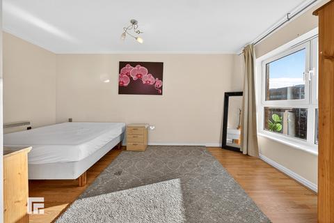 3 bedroom apartment for sale, Capri House, Lynton Court, Cardiff