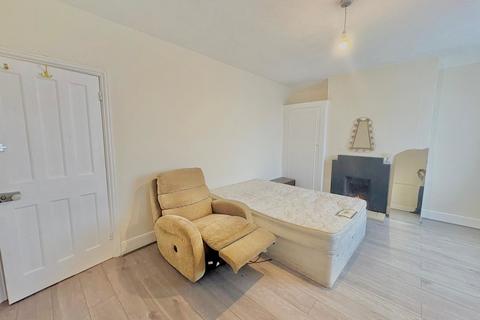 5 bedroom semi-detached house to rent, Langhorn Road, Southampton
