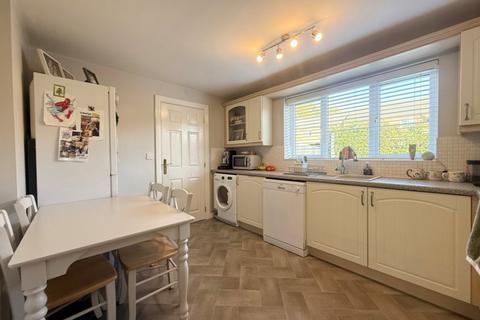 37 Bulrush Close, Brownhills, Walsall, WS8 6DB