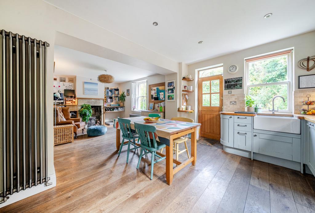 Kitchen Dining Area