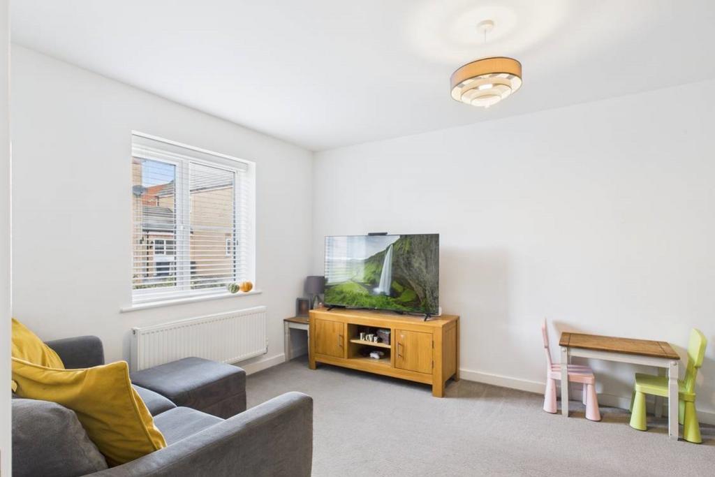 This spacious and beautifully proportioned living