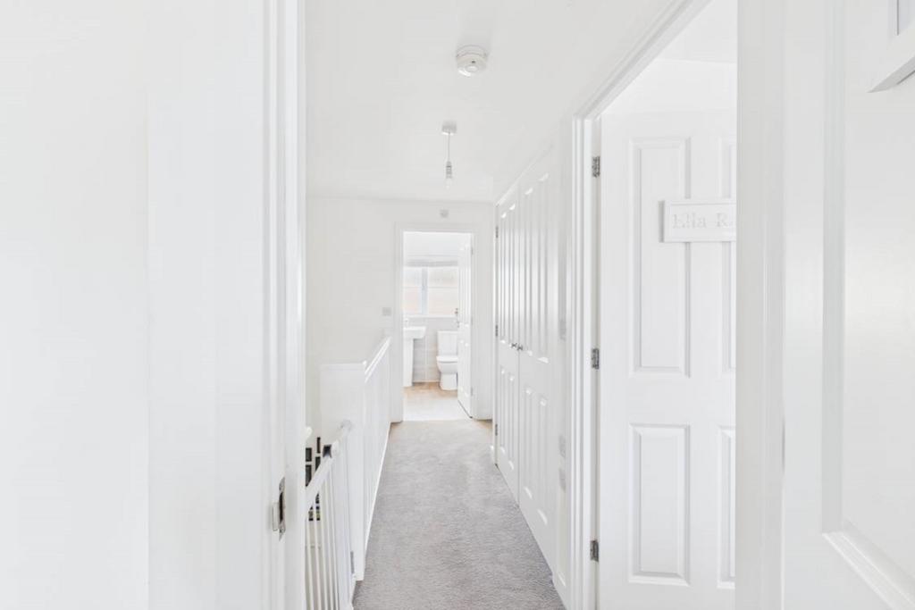 Light and airy landing