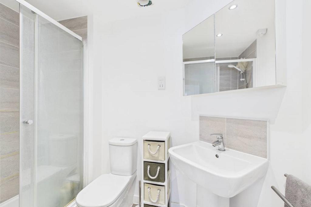 A good sized ensuite neutrally decorated