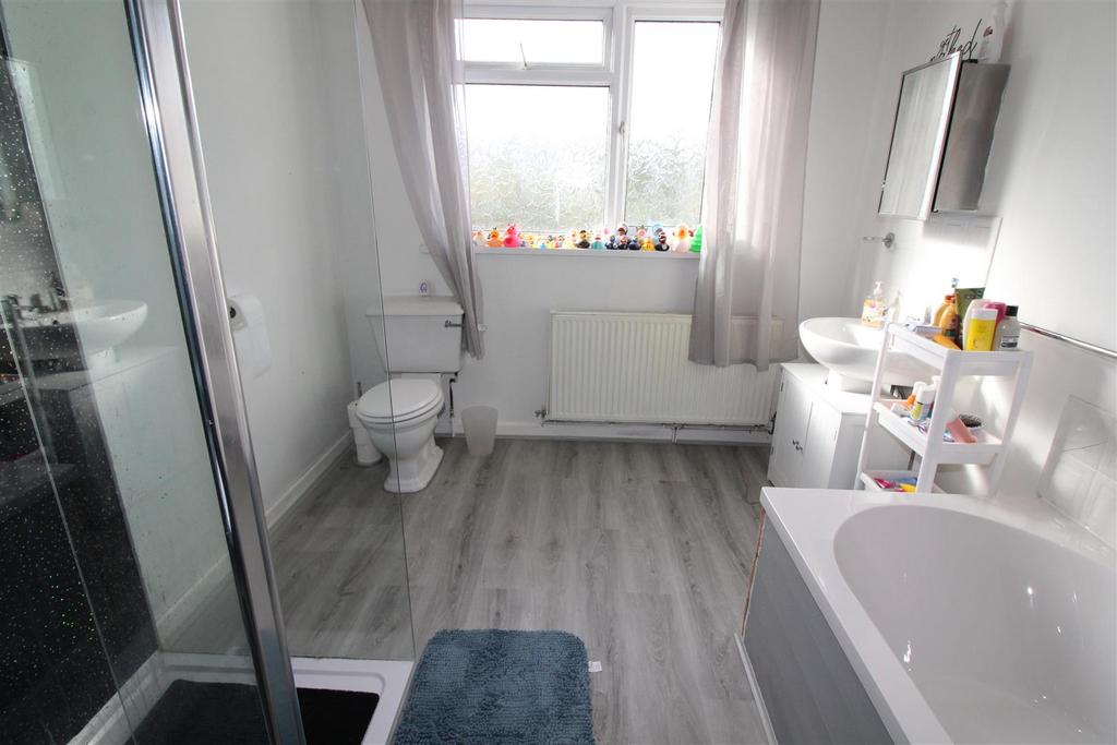Bathroom with separate Shower