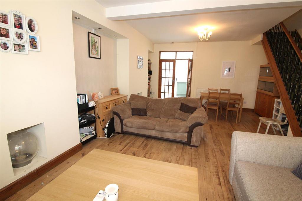 Lounge/Dining Room