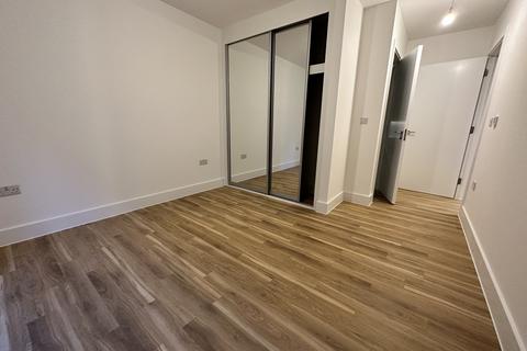 2 bedroom flat to rent, Lismore Boulevard, London NW9