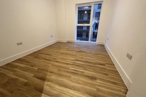 2 bedroom flat to rent, Lismore Boulevard, London NW9