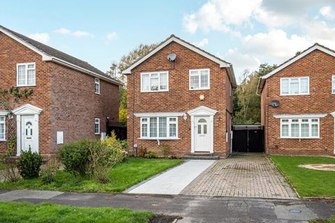Hazel Avenue, Farnborough, Hampshire, GU14