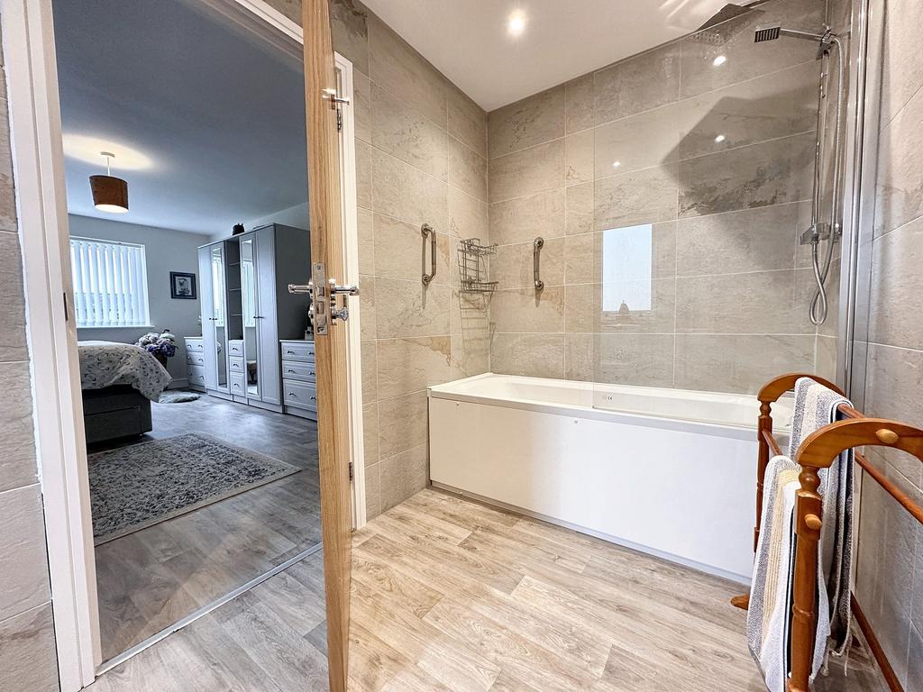En-suite Bathroom