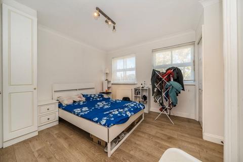 undefined, Great North Way, London NW4