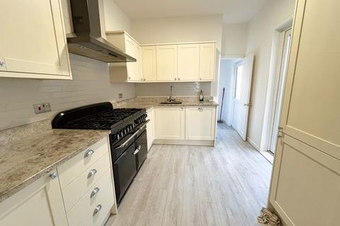 3 bedroom terraced house to rent, 7 High Street, Cowbridge, The Vale of Glamorgan CF71 7AD