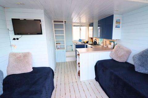 1 bedroom property for sale, Mudeford Sand Spit