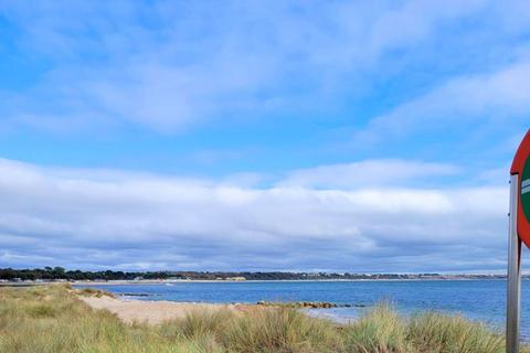 1 bedroom property for sale, Mudeford Sand Spit