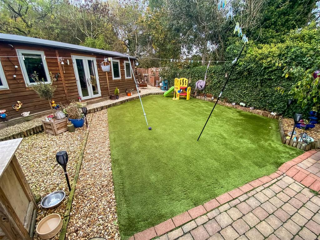 Rear Garden (2).jpg