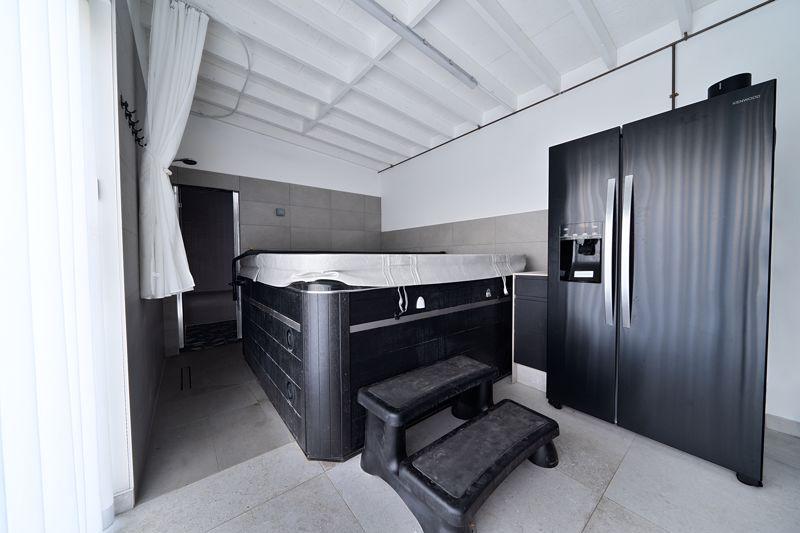 Outbuilding/Gym