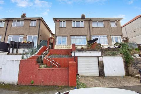 East Grove Road, Newport