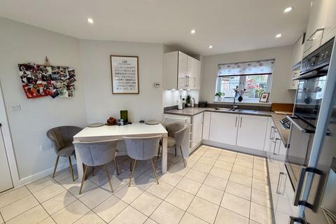 3 bedroom semi-detached house for sale, Charlwood Drive, Henfield