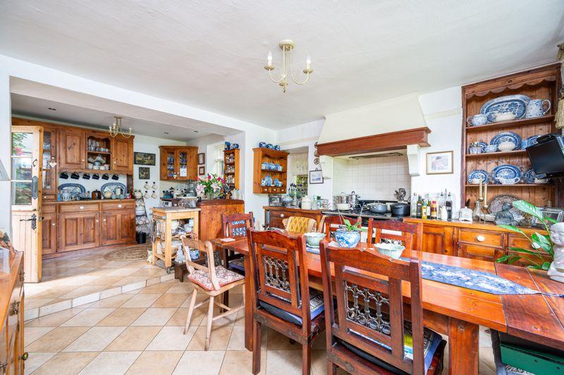 Kitchen / Dining...