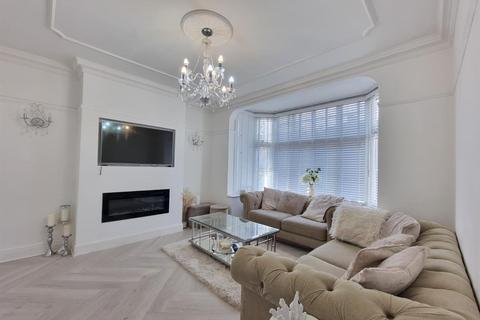 4 bedroom terraced house for sale, Sandringham Road, Barking