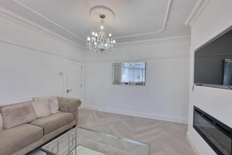 4 bedroom terraced house for sale, Sandringham Road, Barking