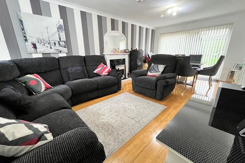 4 bedroom detached house for sale, Ventnor Gardens, Luton, Bedfordshire, LU3 3SL