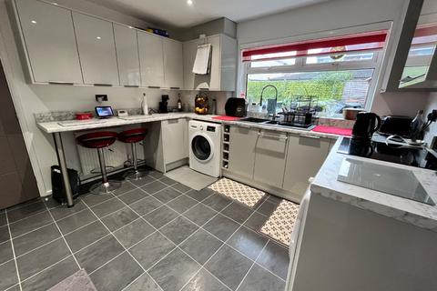 4 bedroom detached house for sale, Ventnor Gardens, Luton, Bedfordshire, LU3 3SL