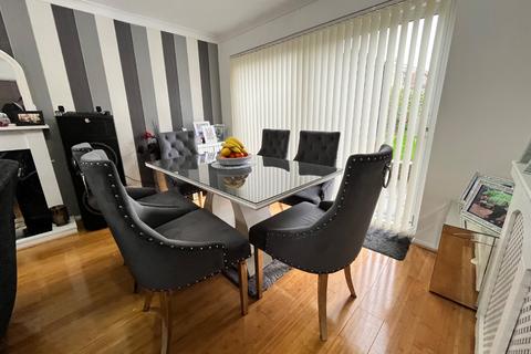 4 bedroom detached house for sale, Ventnor Gardens, Luton, Bedfordshire, LU3 3SL