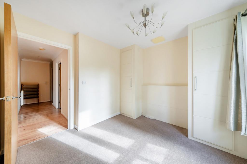 1371369-9-68f7782...