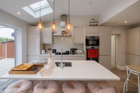 undefined, Caversham Avenue, Cheam