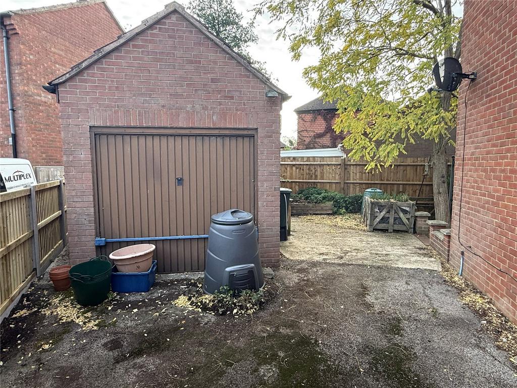 Side Drive/ Garage