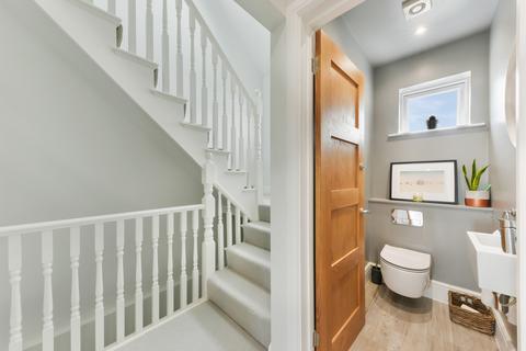 2 bedroom flat to rent, Replingham Road, SW18