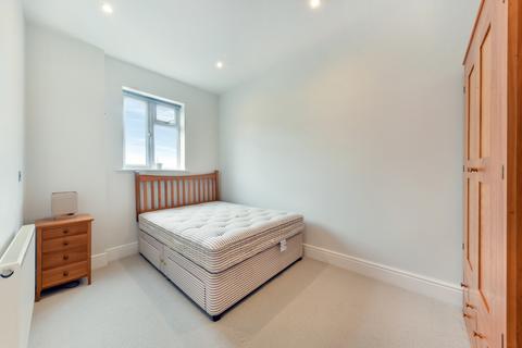 2 bedroom flat to rent, Replingham Road, SW18