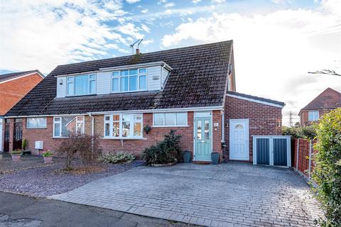 5 Nursery Drive, Wombourne, Wolverhampton, WV5 0BY