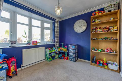 5 Nursery Drive, Wombourne, Wolverhampton, WV5 0BY